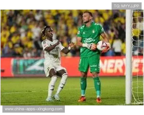 维尼修斯连过数人后送出精准倒三角，皇马险些实现破门：从场上技巧到品牌体验的全景软文